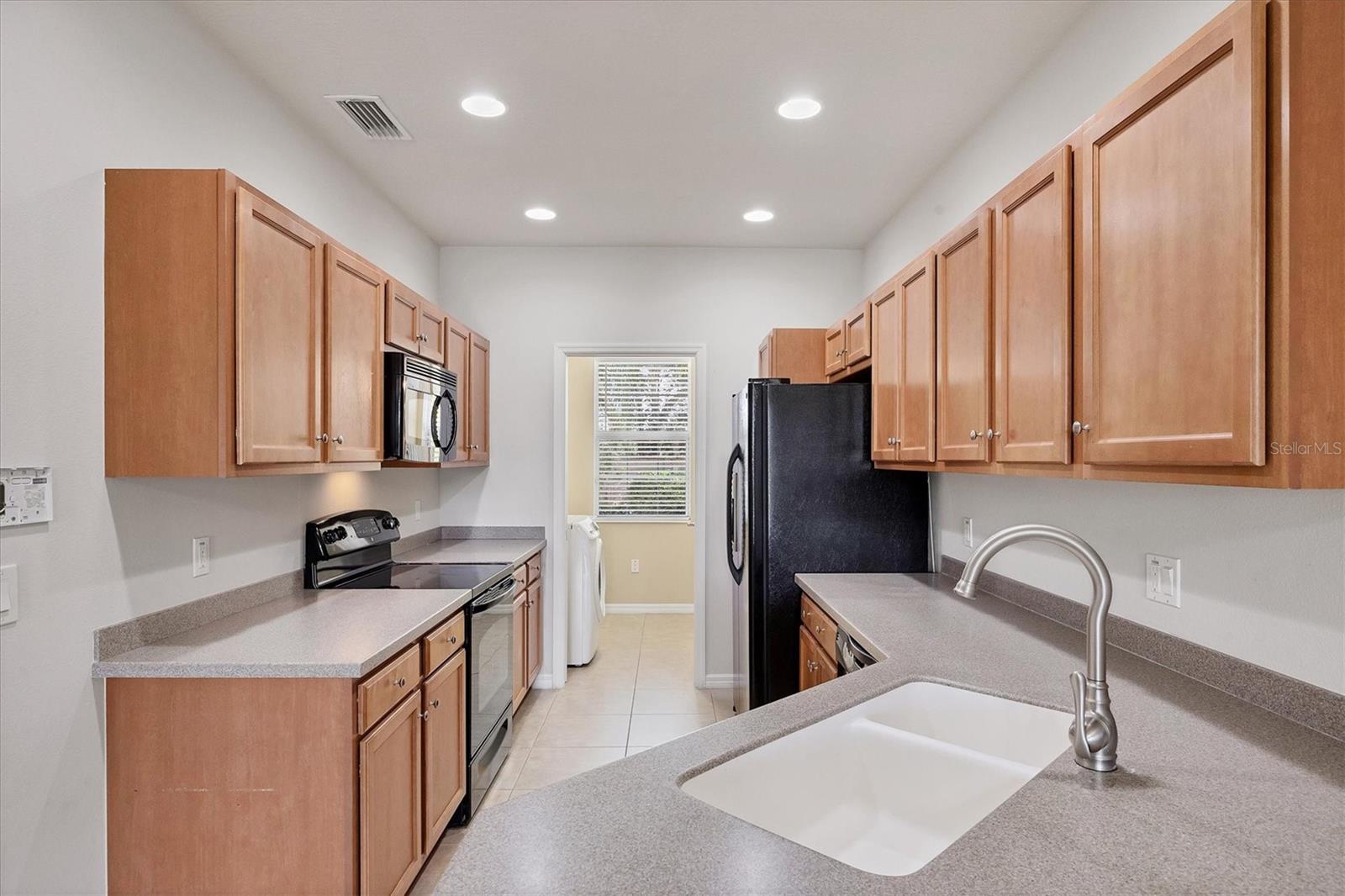 Image 10 of 40 For 3760 82nd Avenue Circle E 102