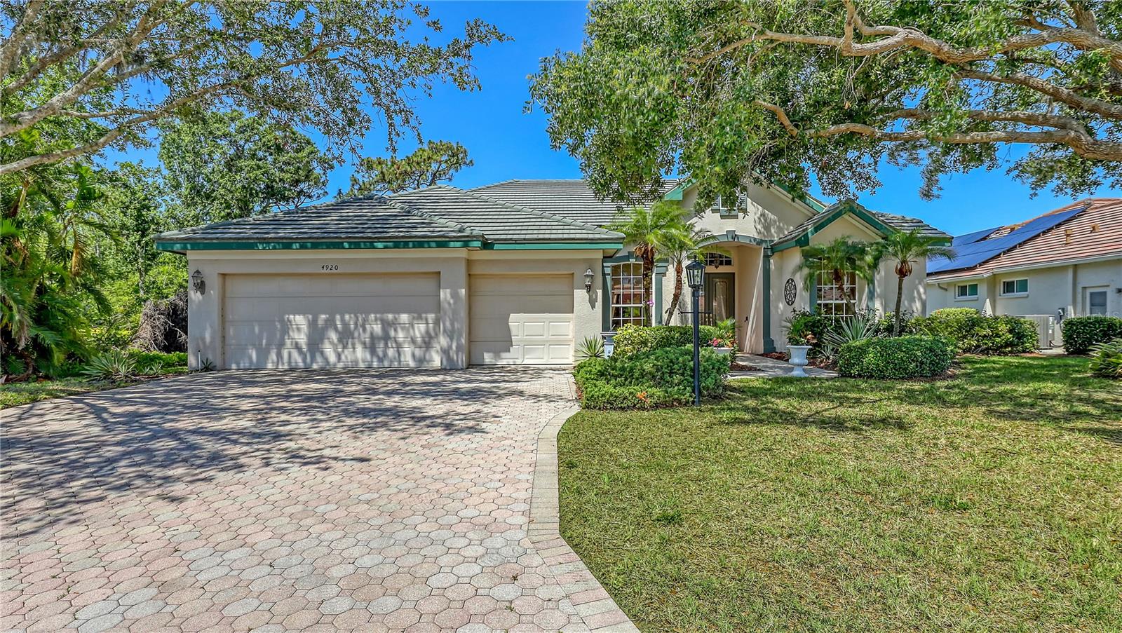 Details for 4920 Woodhurst Drive, SARASOTA, FL 34243