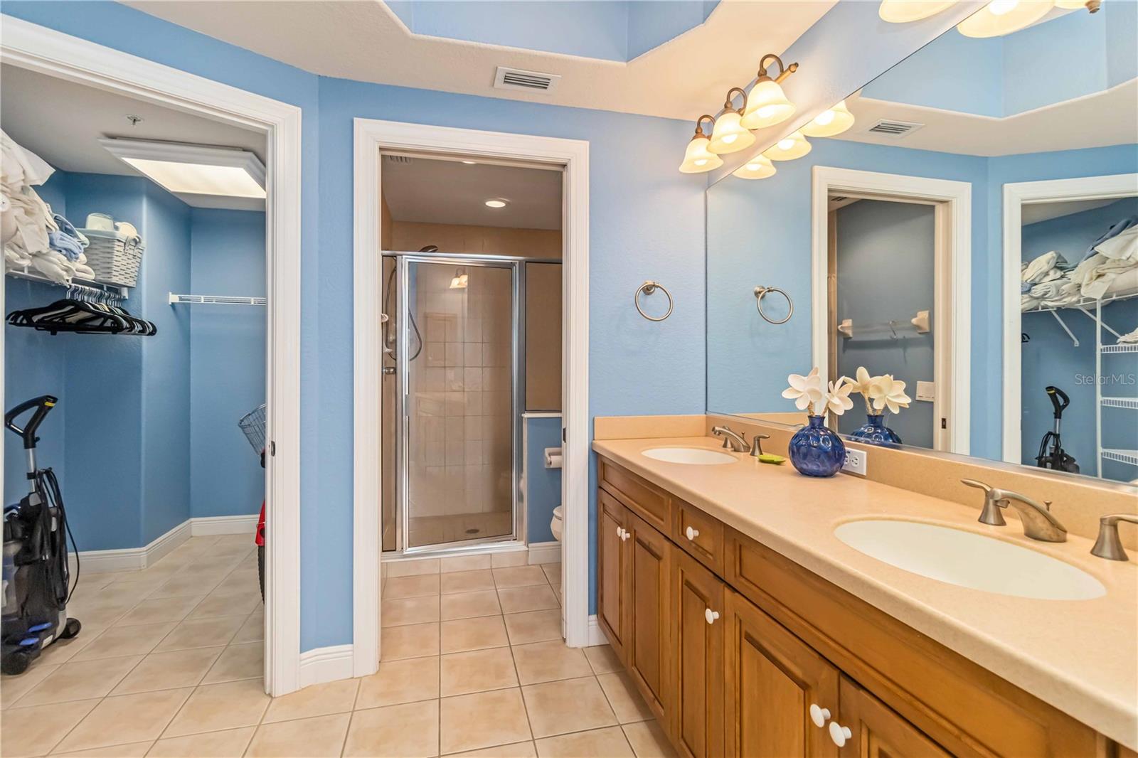 Listing photo id 9 for 501 Haben Boulevard 303