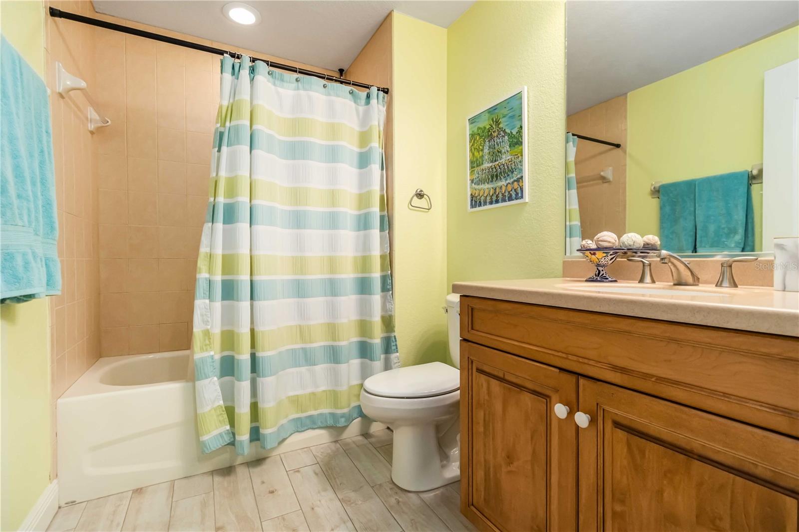 Listing photo id 11 for 501 Haben Boulevard 303