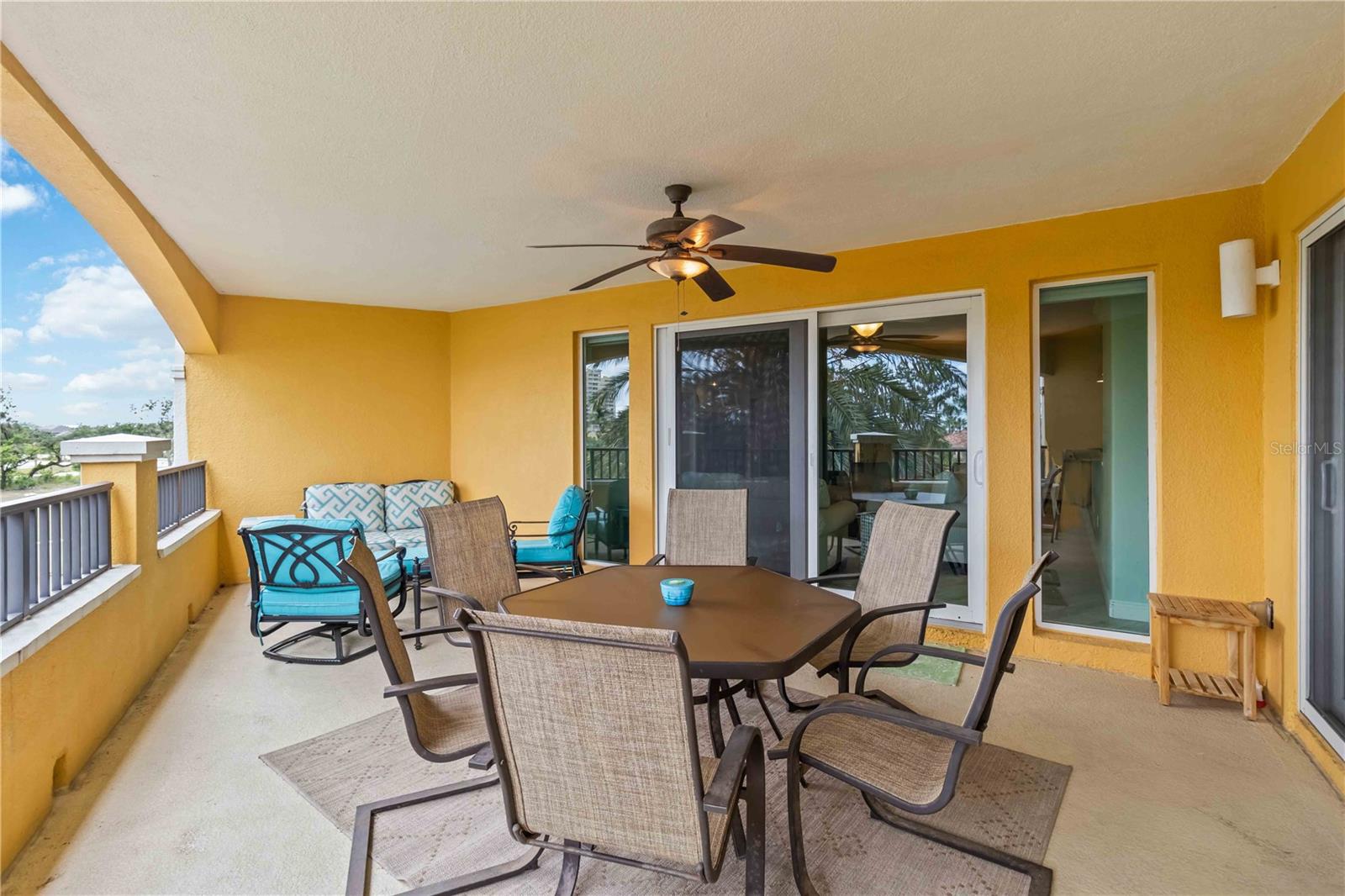 Listing photo id 12 for 501 Haben Boulevard 303