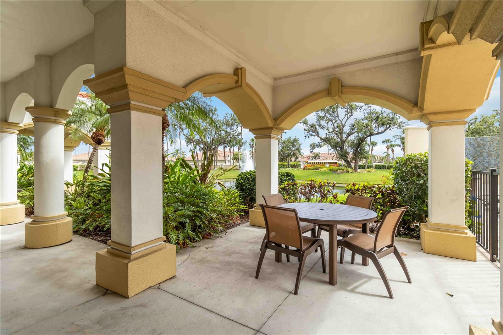 Listing photo id 13 for 501 Haben Boulevard 303