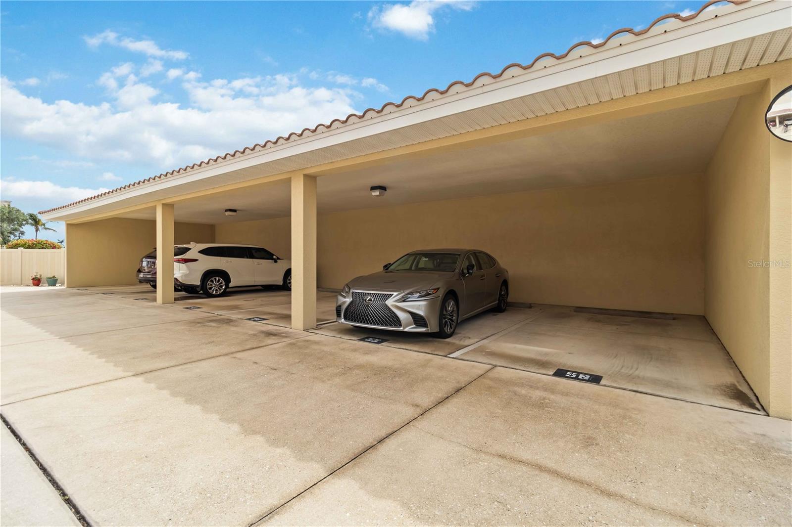 Listing photo id 16 for 501 Haben Boulevard 303