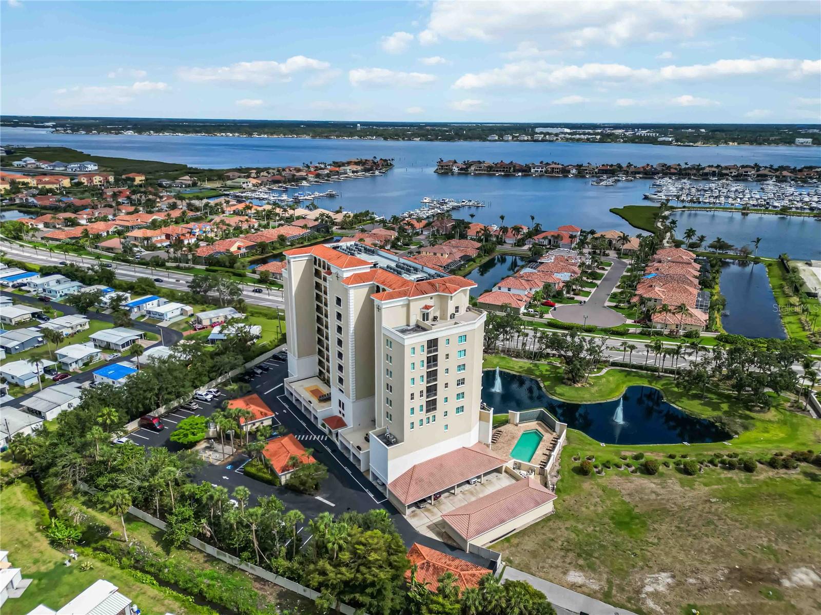 Listing photo id 19 for 501 Haben Boulevard 303