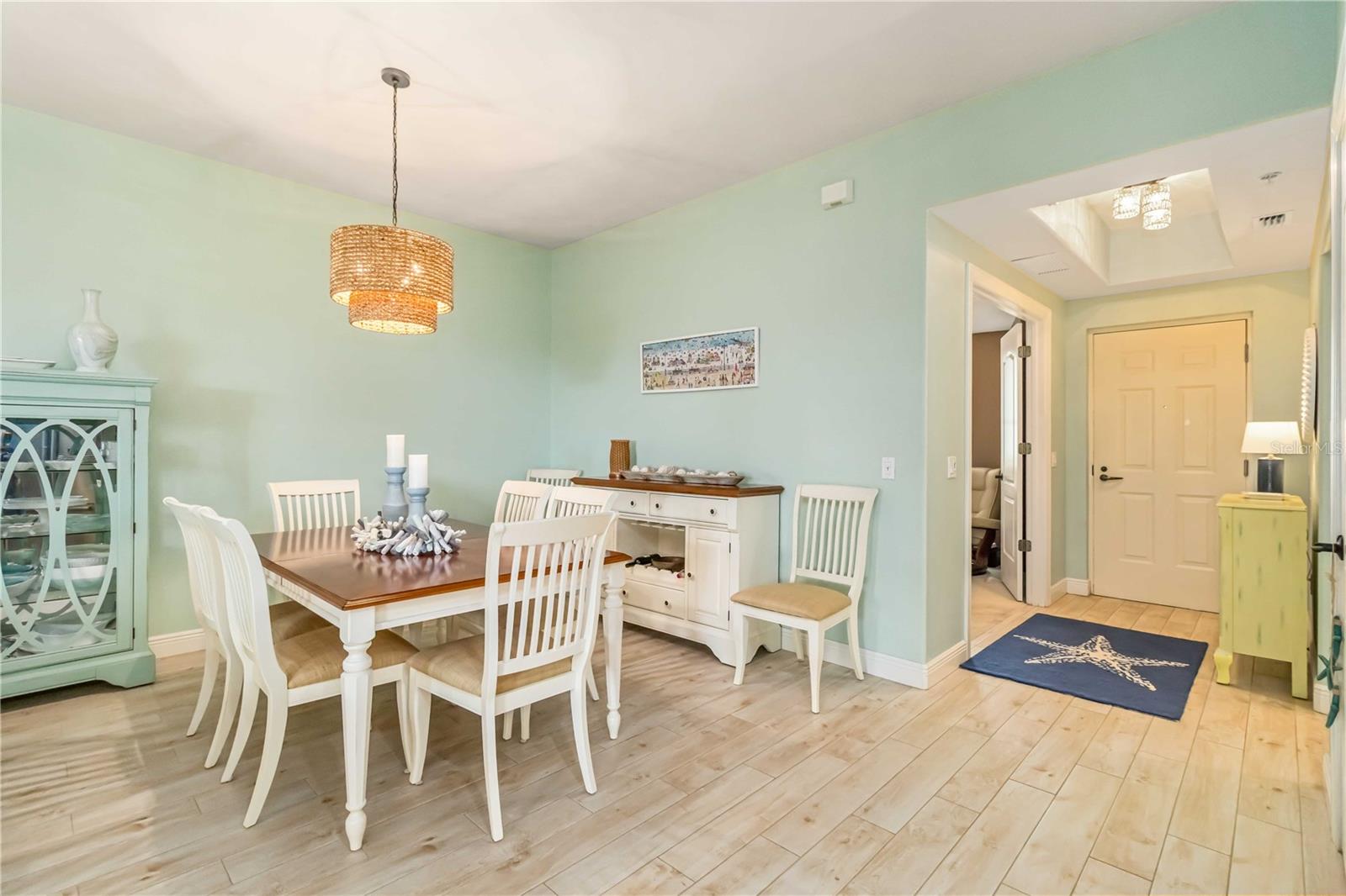 Listing photo id 4 for 501 Haben Boulevard 303