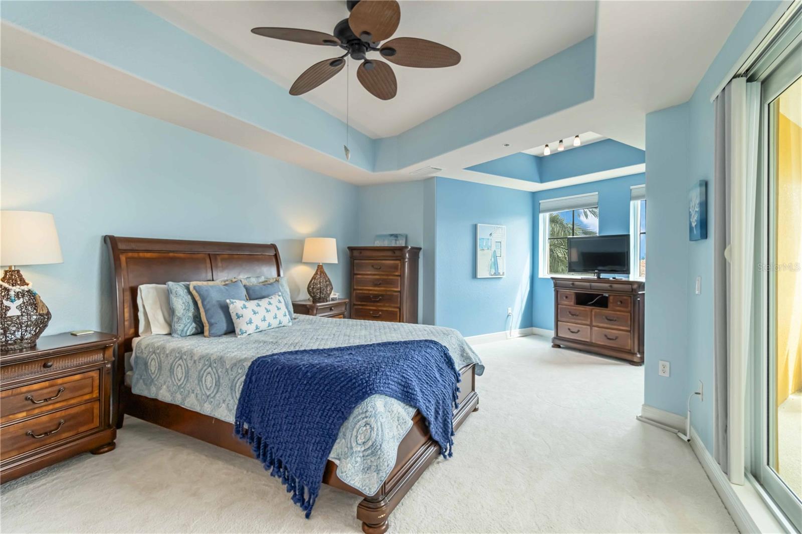 Listing photo id 7 for 501 Haben Boulevard 303