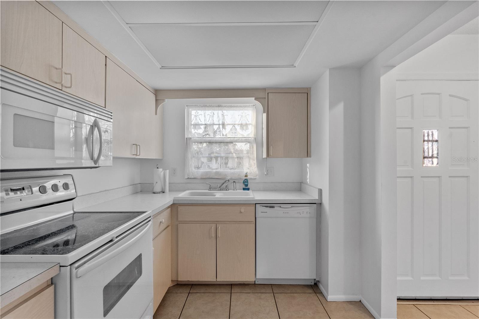 Image 2 of 32 For 505 47th Avenue Drive W