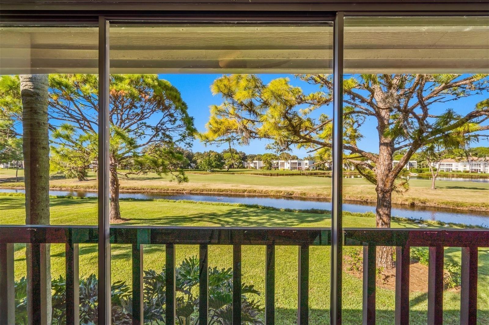 Listing photo id 17 for 5147 Willow Links 18