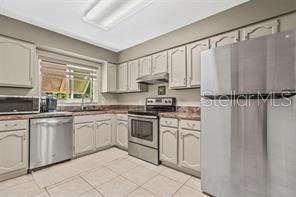 Listing photo id 3 for 5147 Willow Links 18