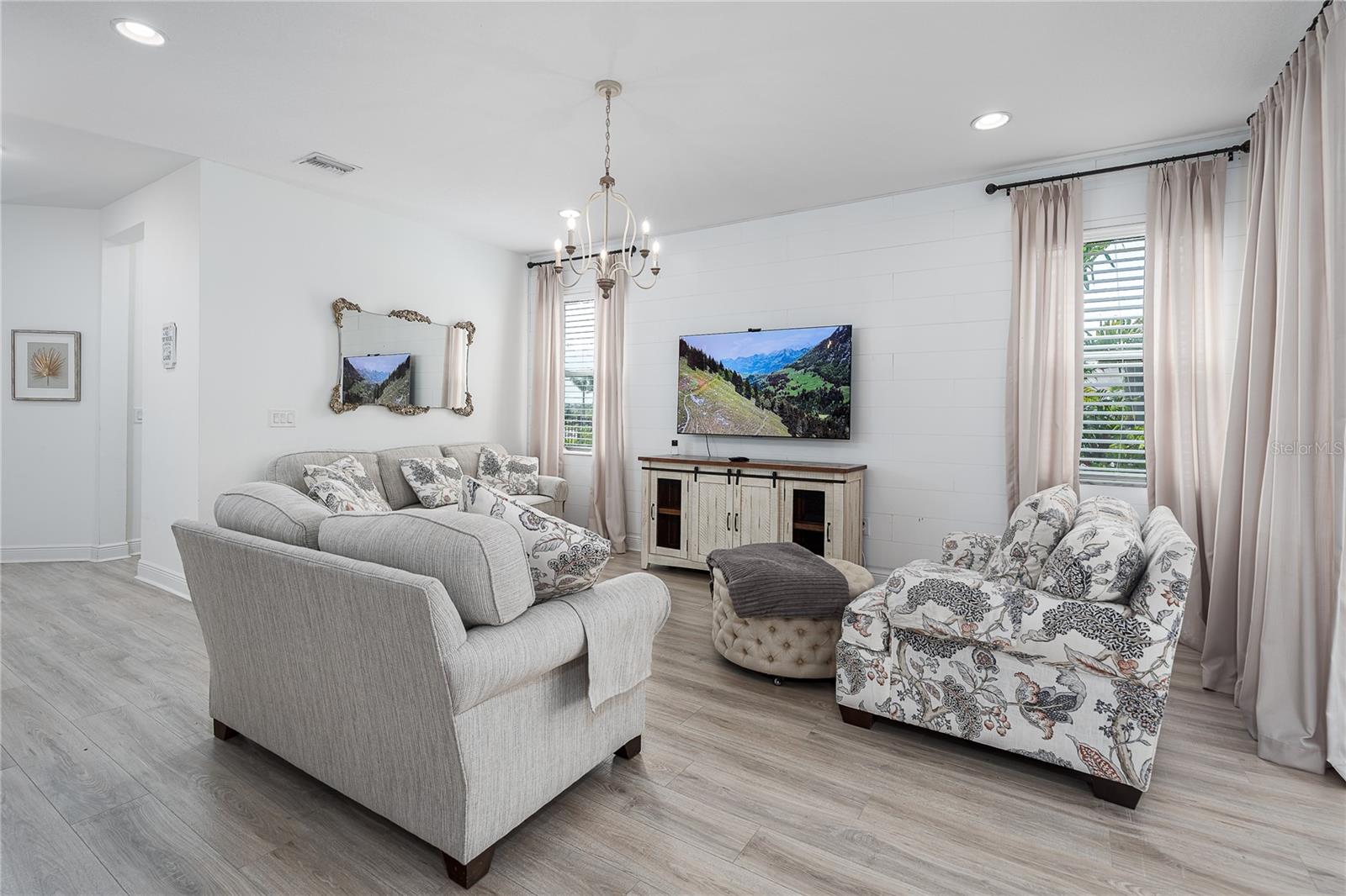 Image 11 of 57 For 5651 Trevesta Place