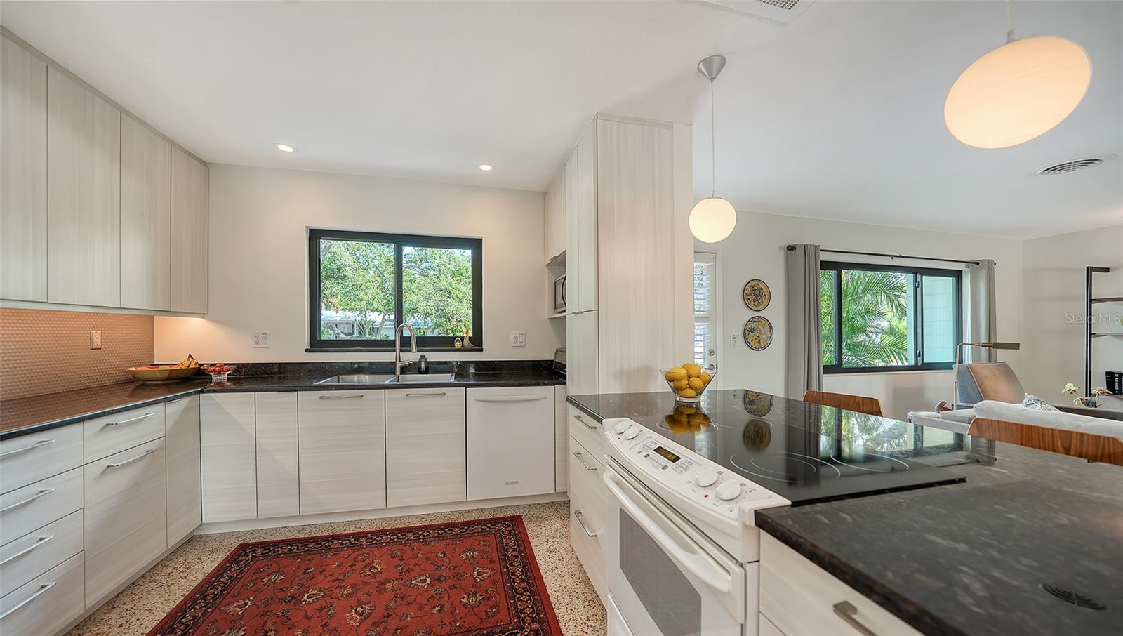 Image 18 of 59 For 2516 Goldenrod Street