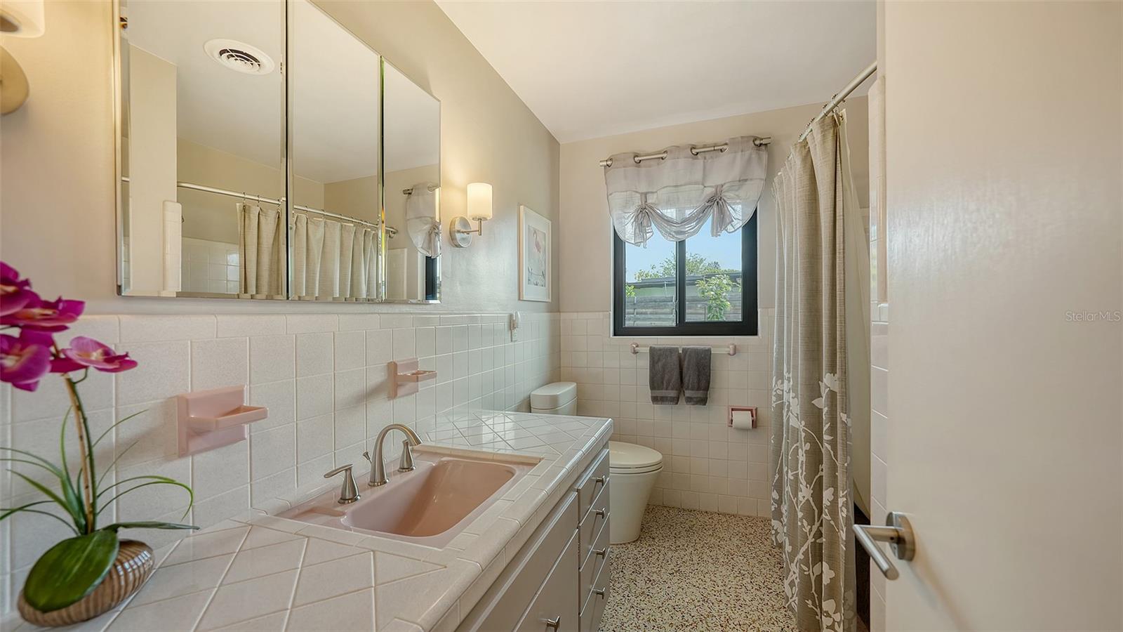 Image 26 of 59 For 2516 Goldenrod Street