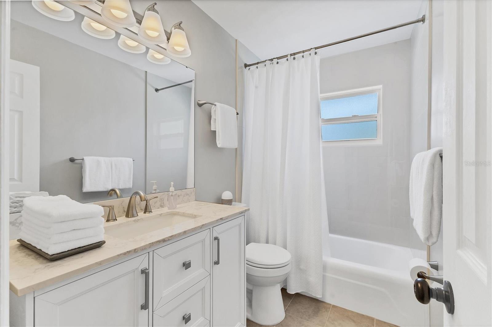 Image 17 of 32 For 2402 33rd Street W