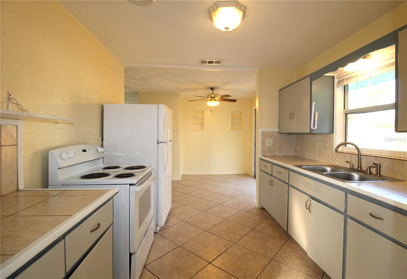 Image 3 of 22 For 2618 38th Avenue W
