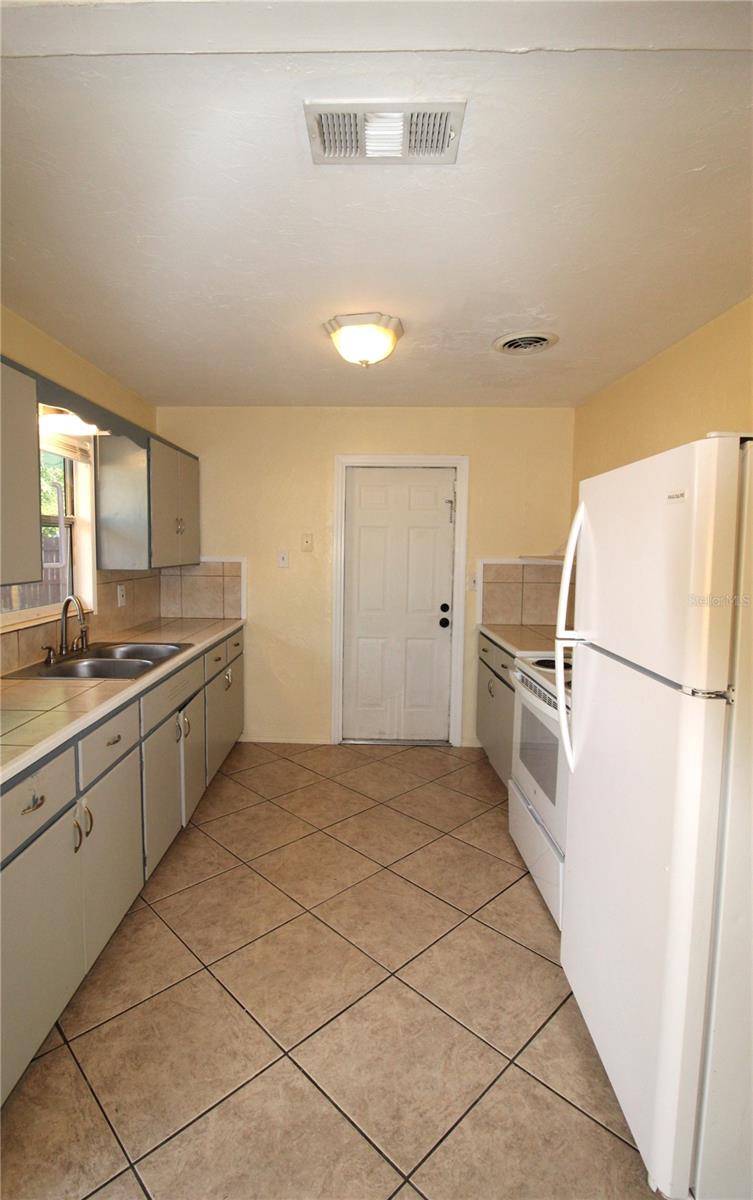Image 4 of 22 For 2618 38th Avenue W