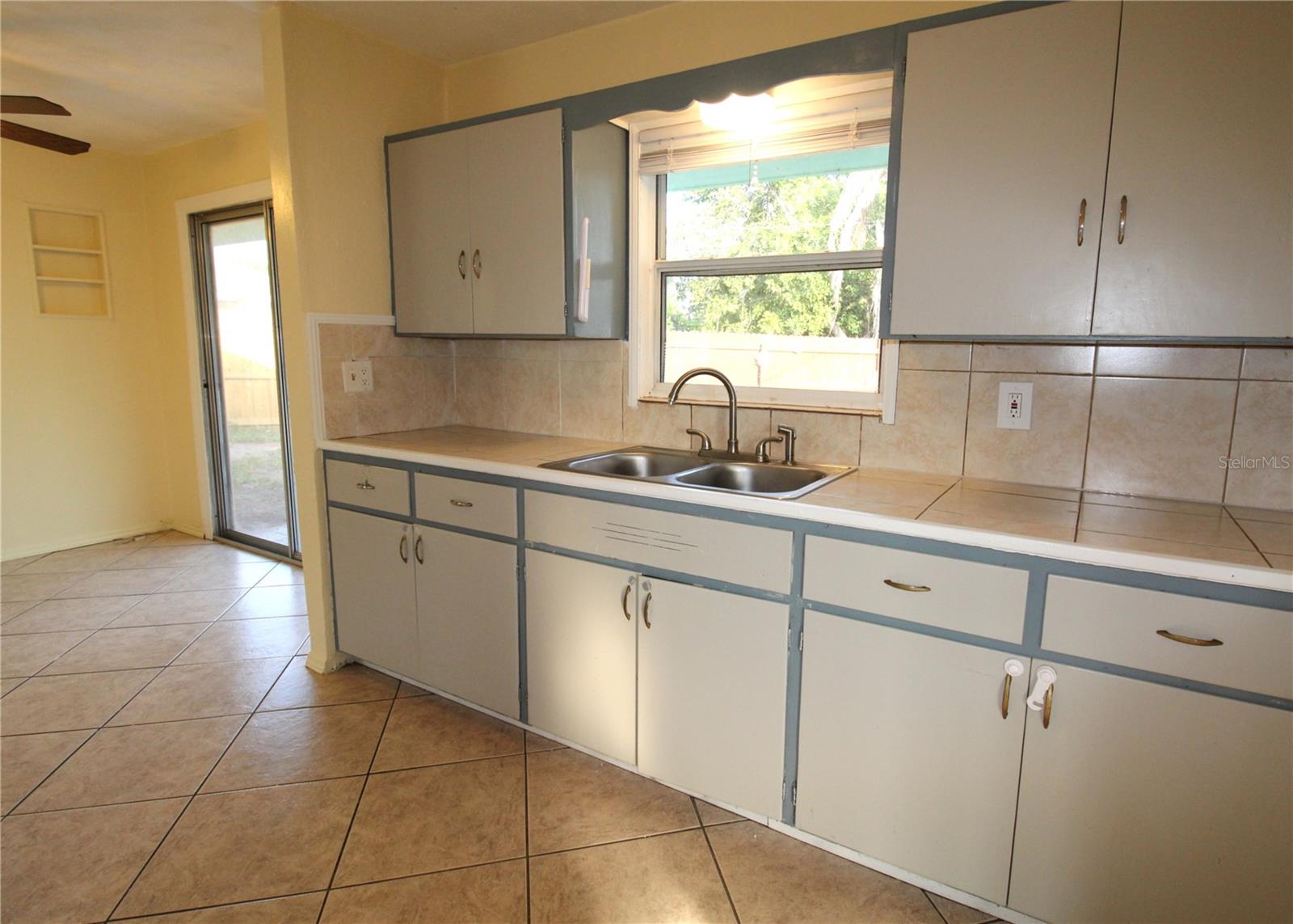 Image 6 of 22 For 2618 38th Avenue W