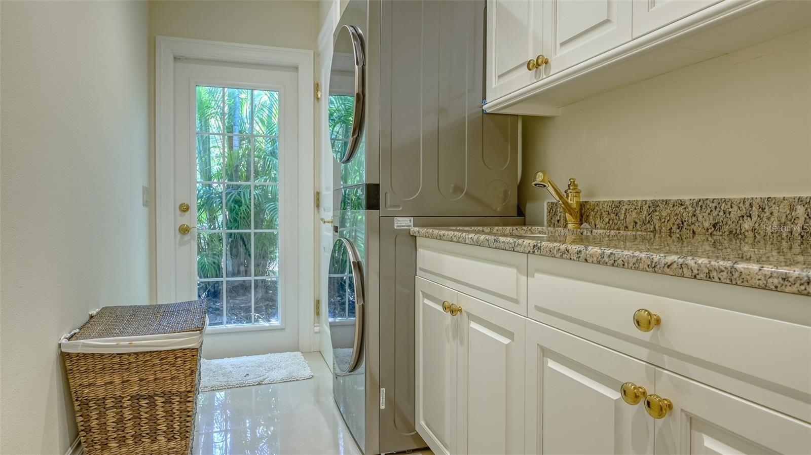 Image 42 of 63 For 1121 Morningside Place