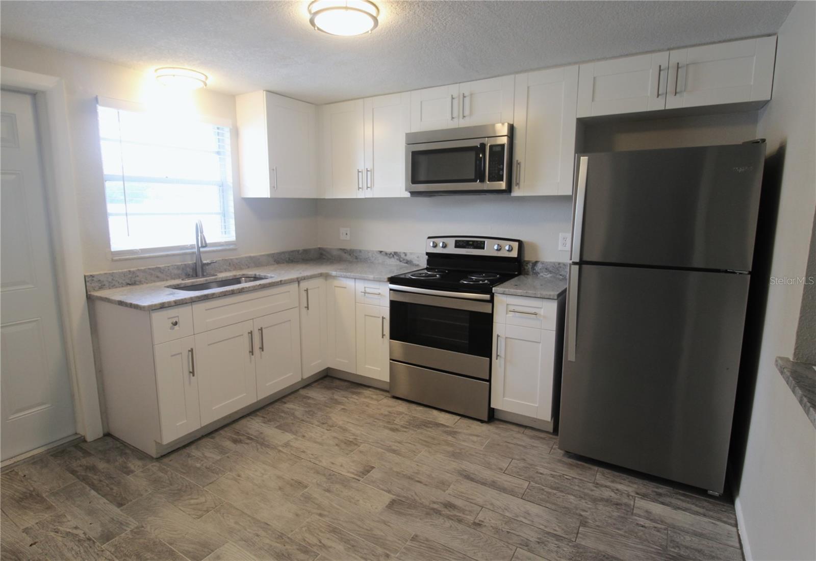 Image 3 of 12 For 302 Colonia Lane 8
