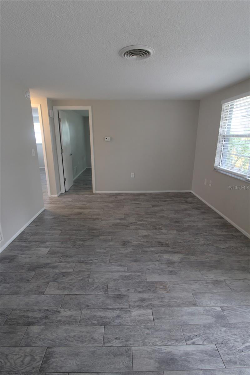 Image 6 of 12 For 302 Colonia Lane 8