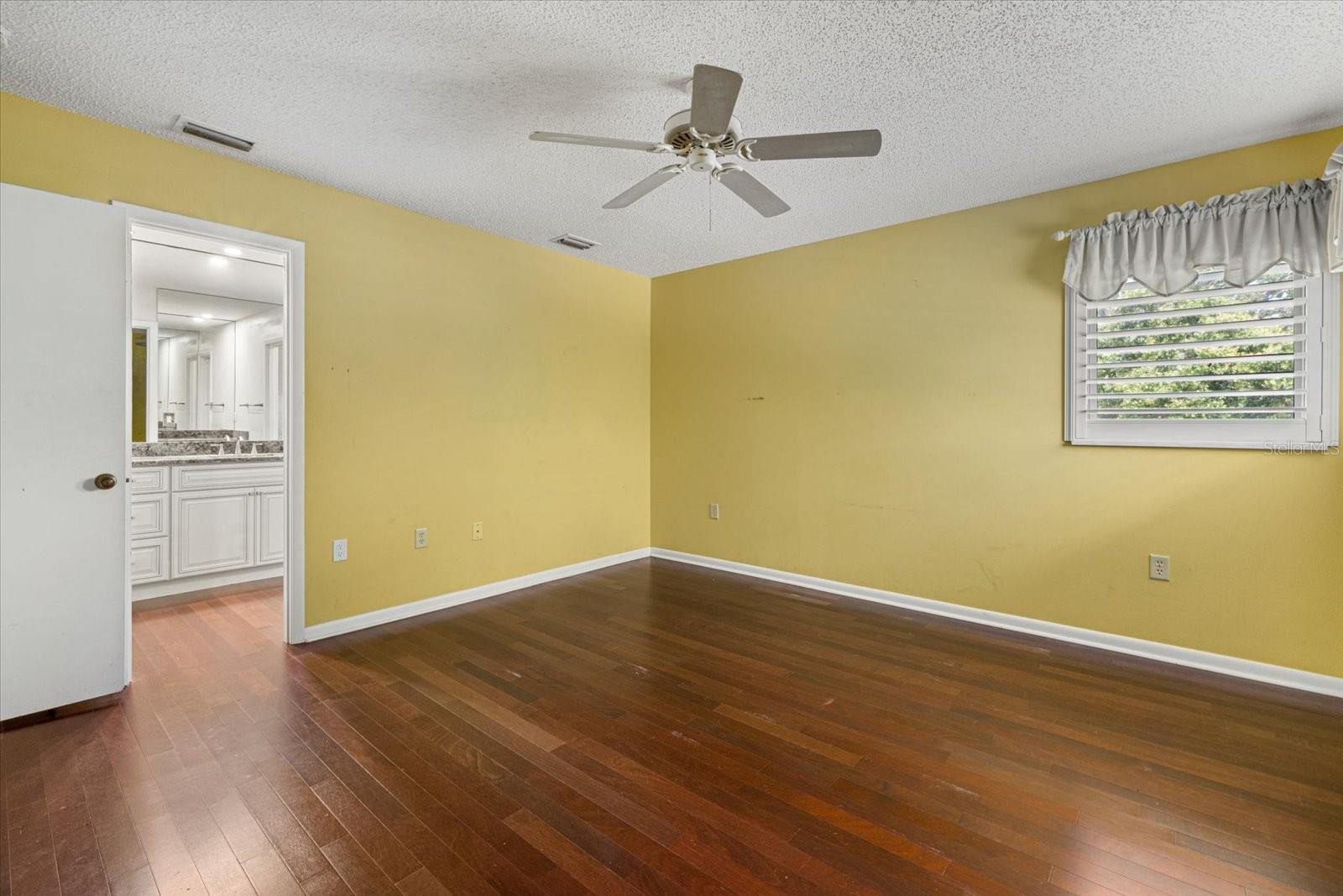Image 22 of 52 For 8255 Longbay Boulevard
