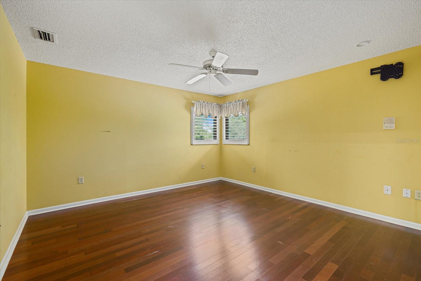 Image 23 of 52 For 8255 Longbay Boulevard