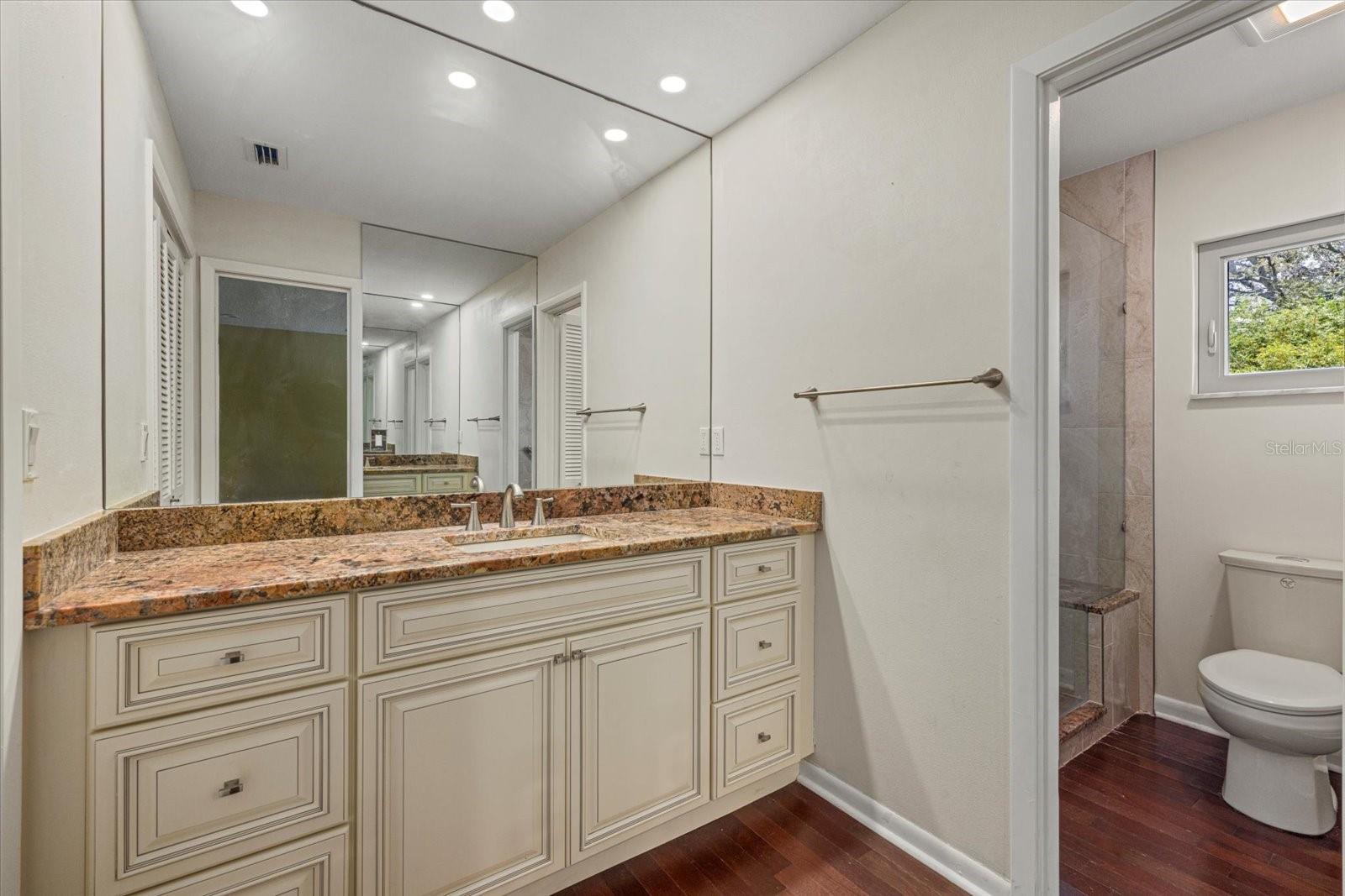 Image 24 of 52 For 8255 Longbay Boulevard