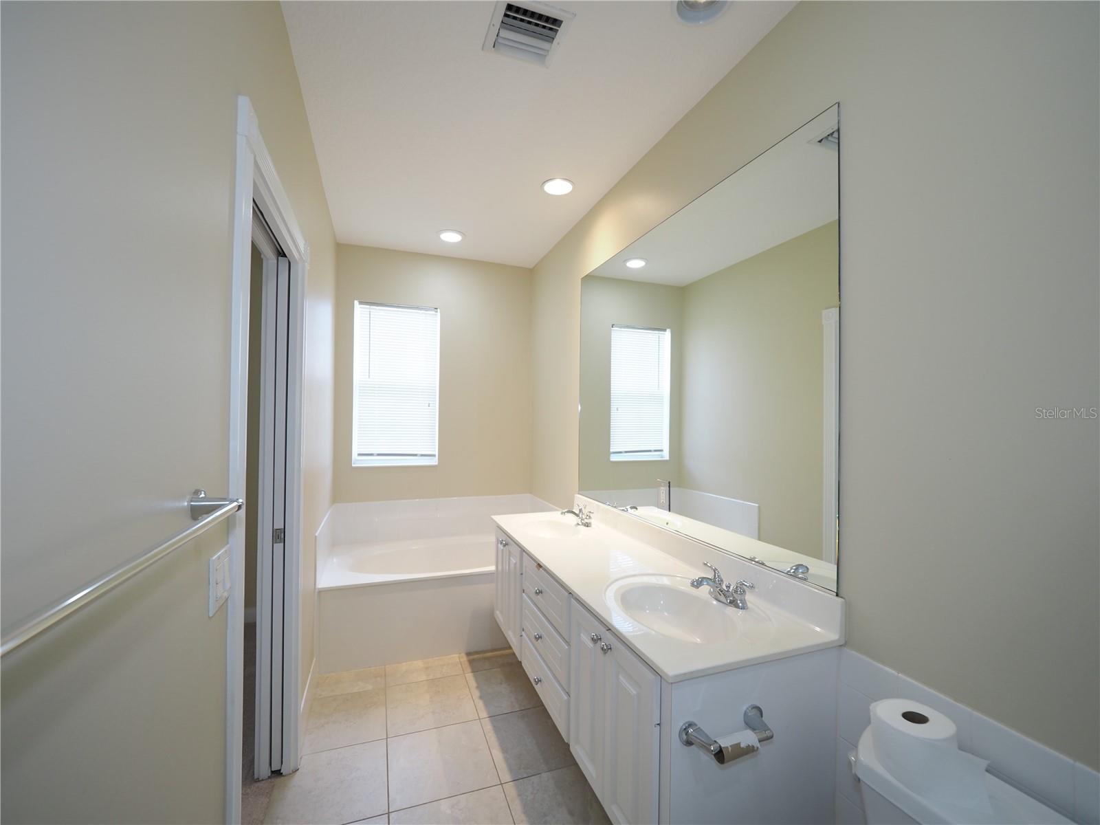 Image 12 of 26 For 1648 Napoli Drive W