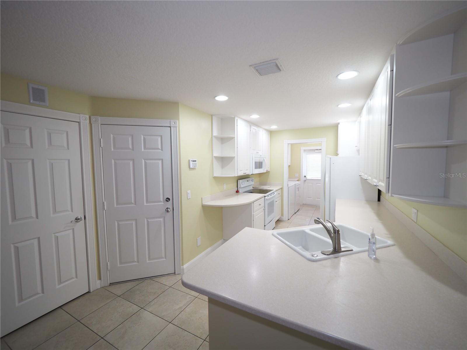 Image 3 of 26 For 1648 Napoli Drive W