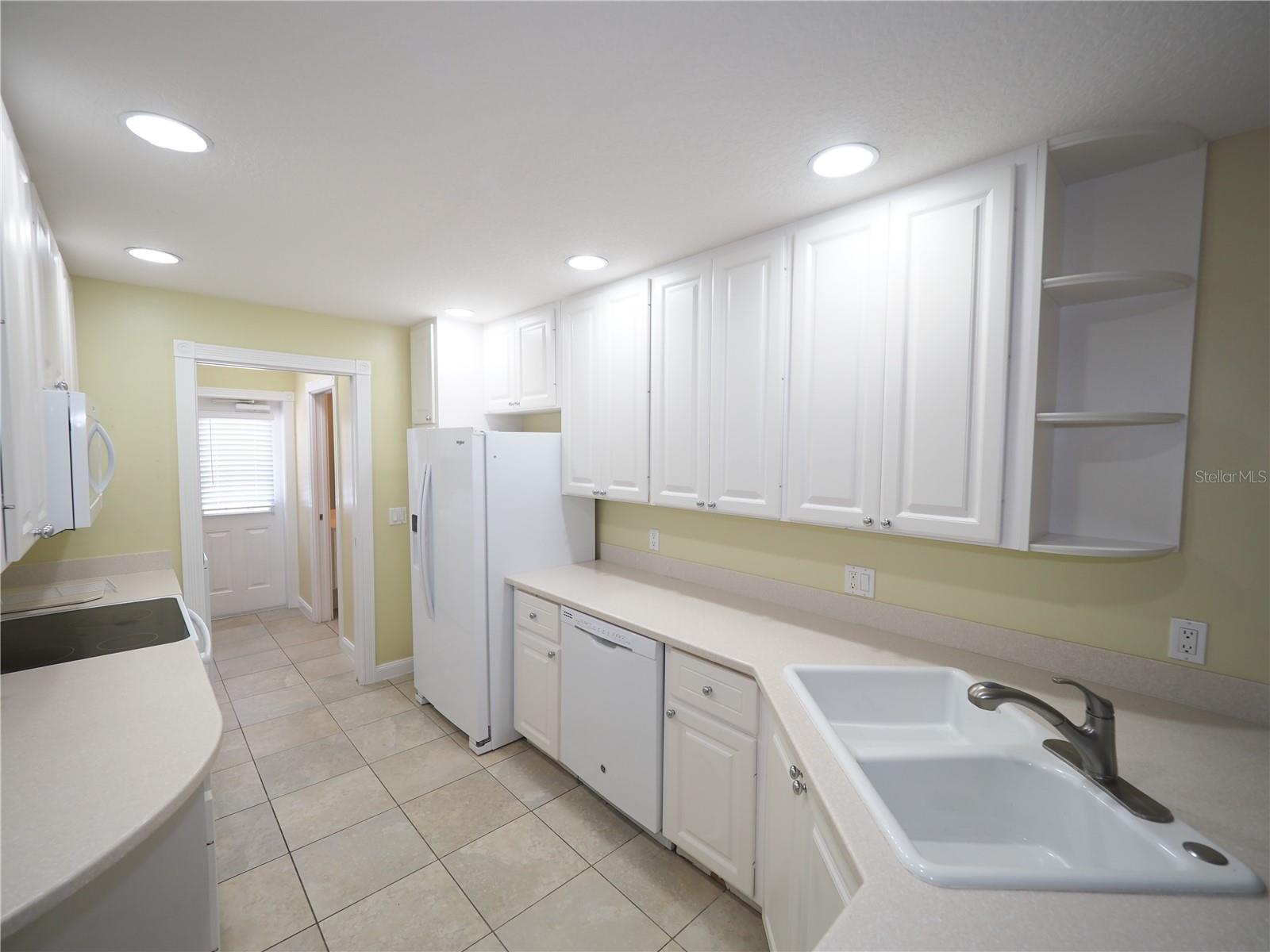 Image 5 of 26 For 1648 Napoli Drive W