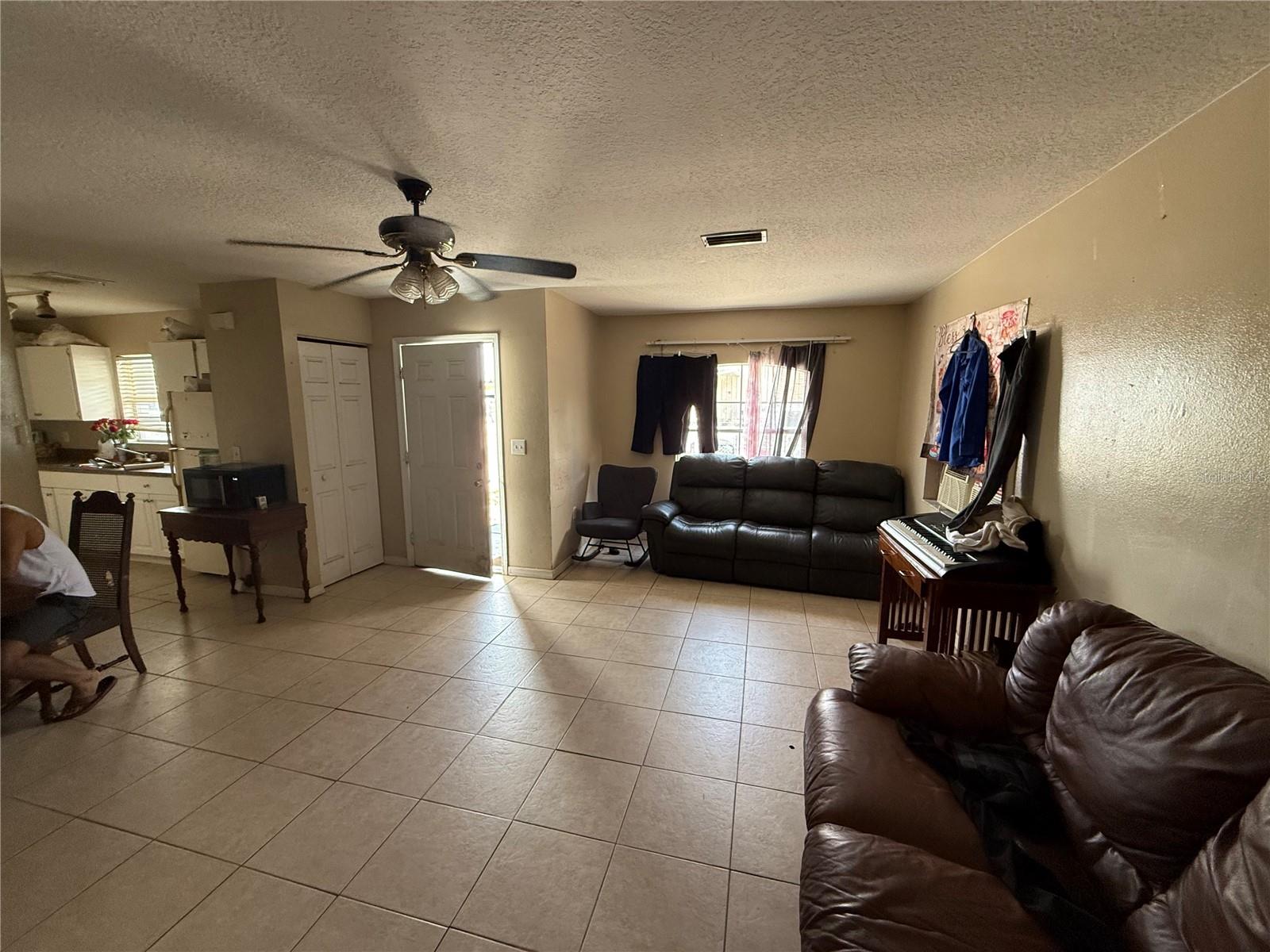Image 3 of 12 For 815 12th Avenue W