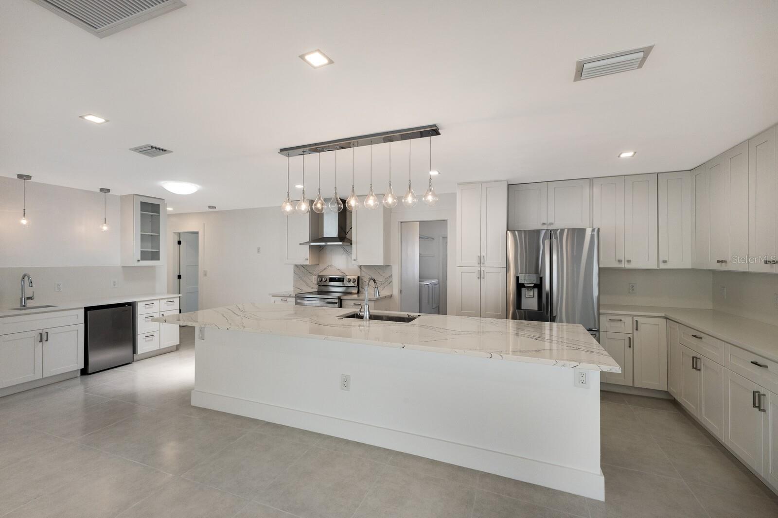 Image 11 of 56 For 620 Venice Lane