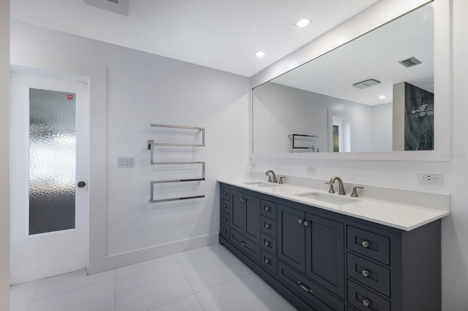 Image 17 of 56 For 620 Venice Lane