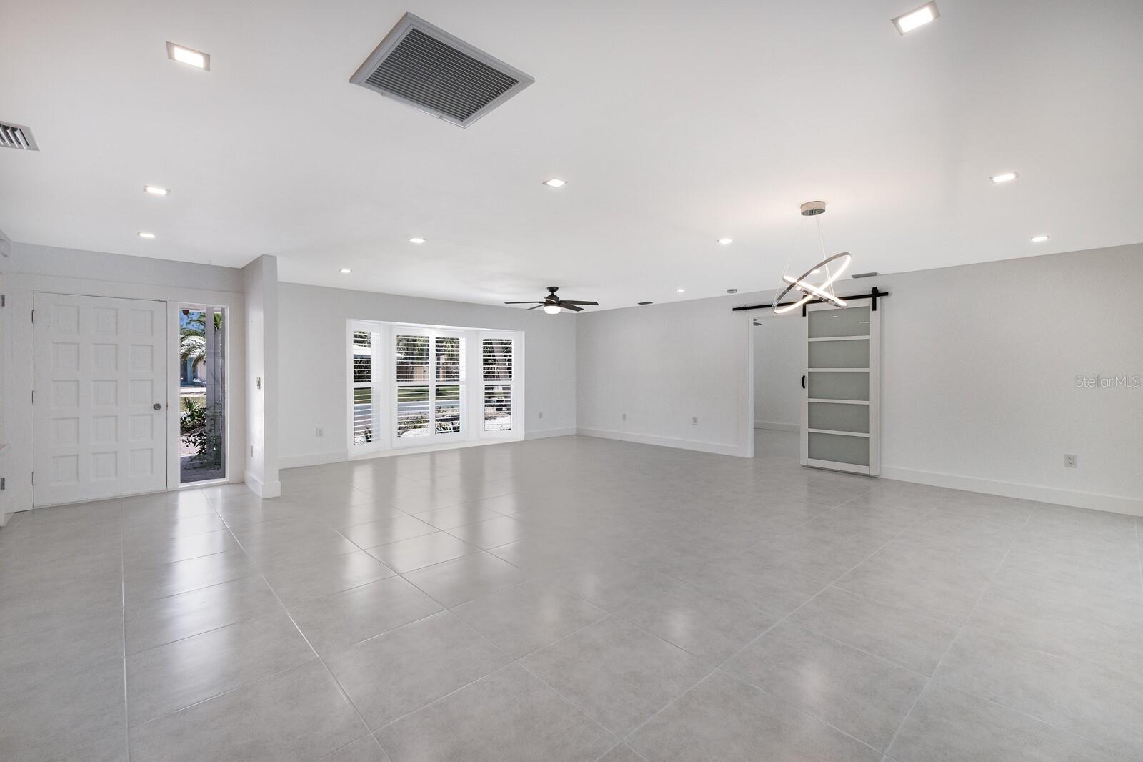 Image 7 of 56 For 620 Venice Lane