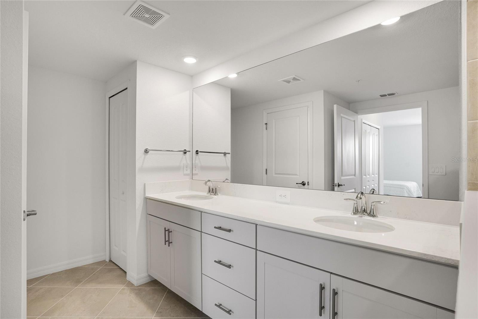 Image 19 of 40 For 12680 Radiance Court 12-101
