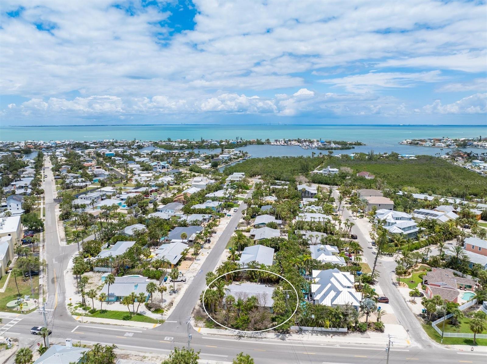 Listing photo id 3 for 8105 Gulf Drive