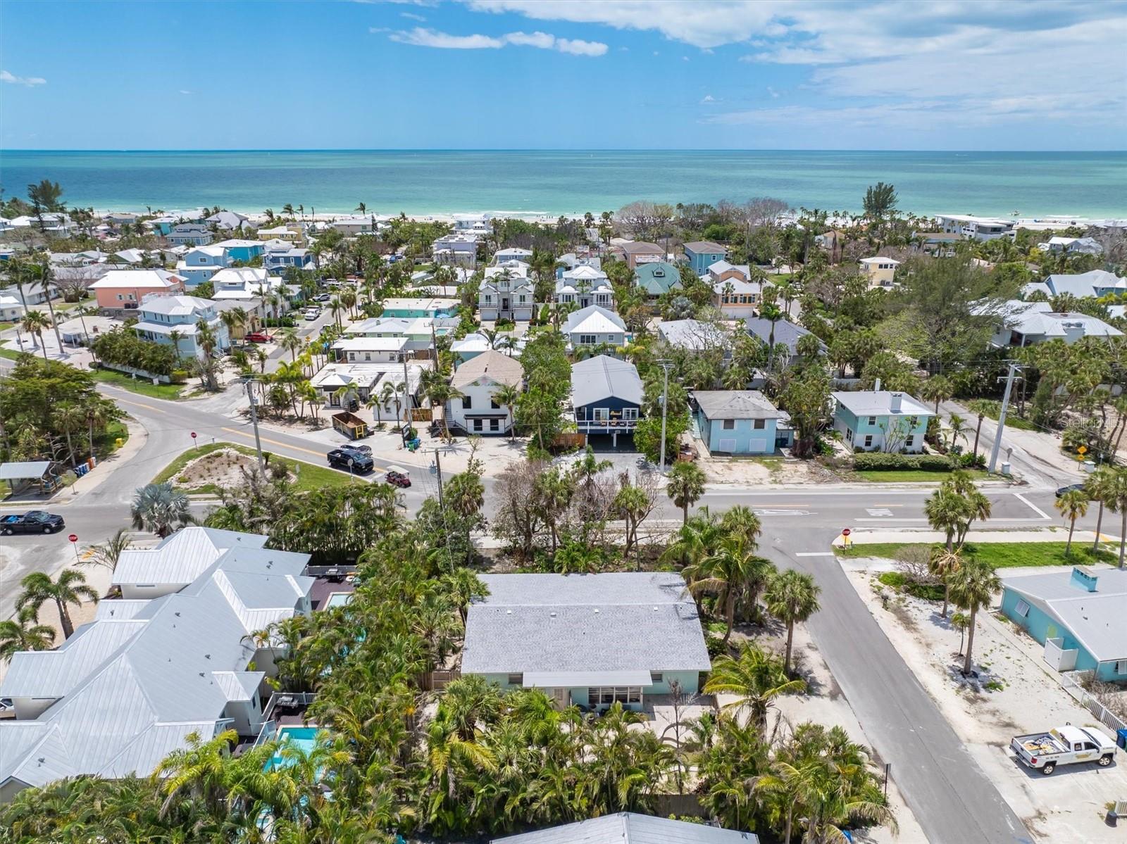 Listing photo id 4 for 8105 Gulf Drive