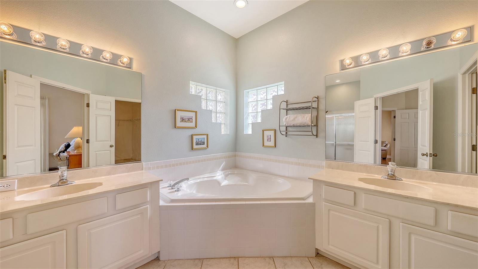 Image 23 of 47 For 4274 Tennyson Way