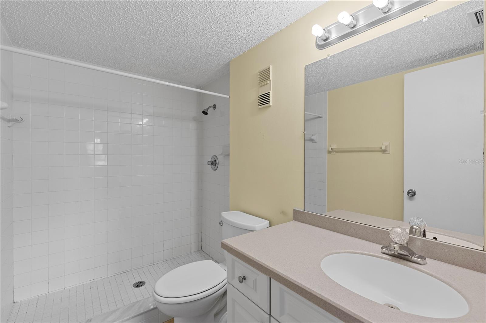 Image 14 of 29 For 860 Virginia Street 304