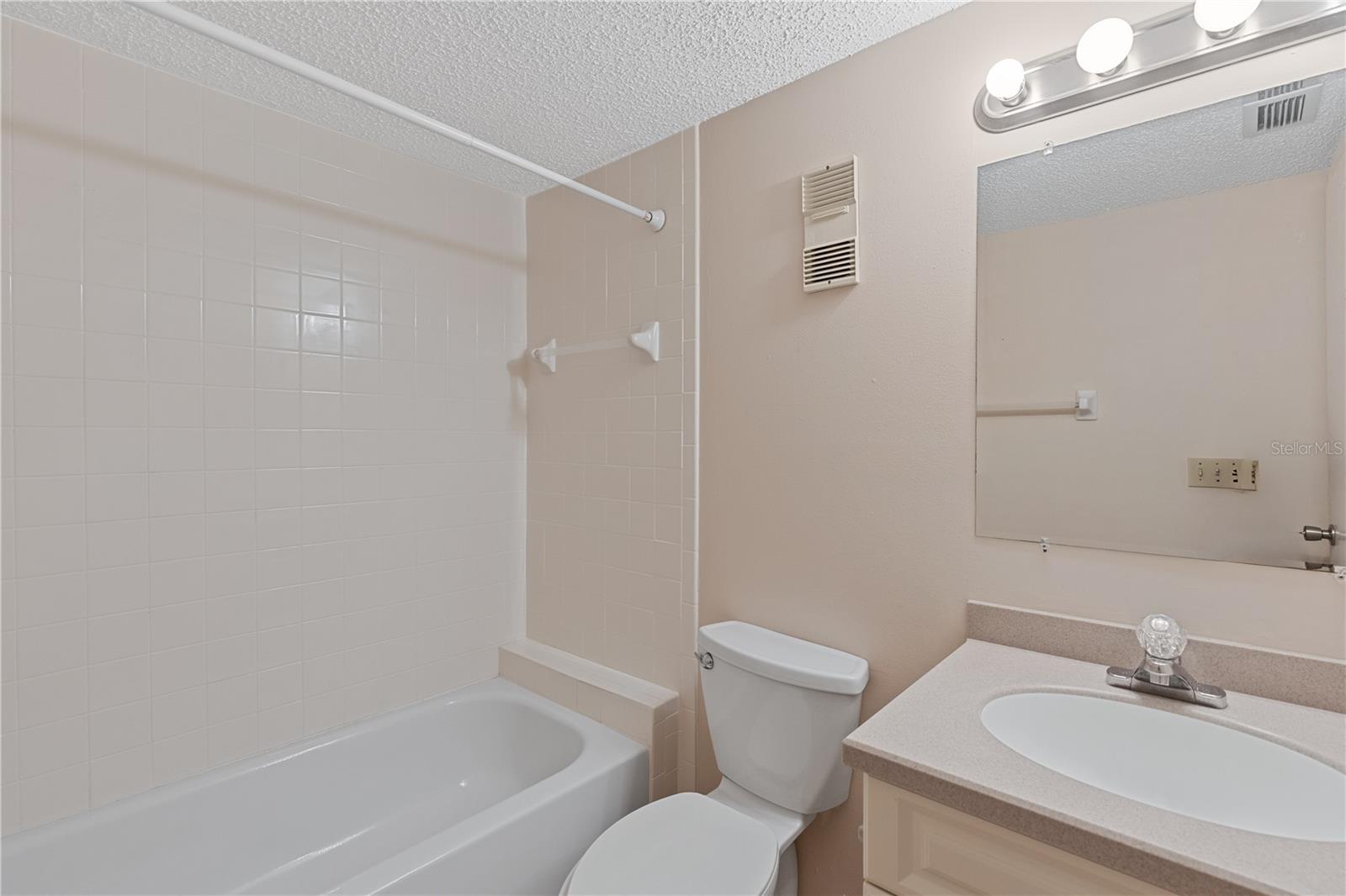 Image 17 of 29 For 860 Virginia Street 304