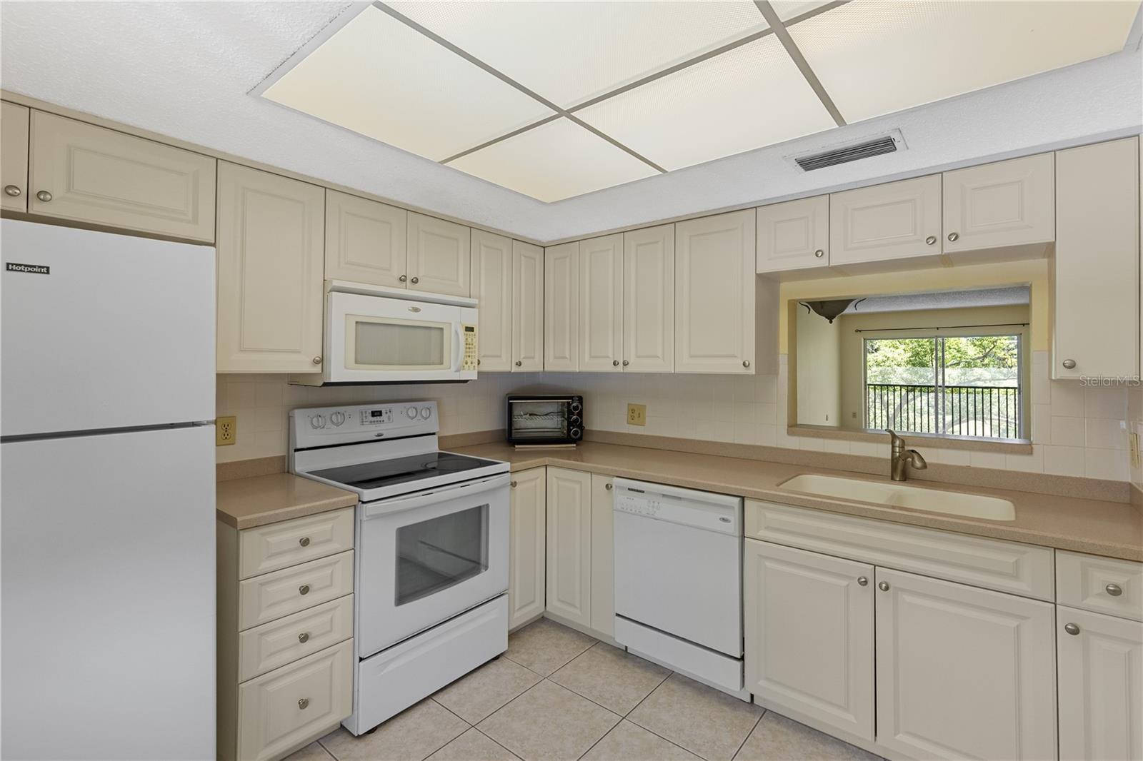 Image 6 of 29 For 860 Virginia Street 304