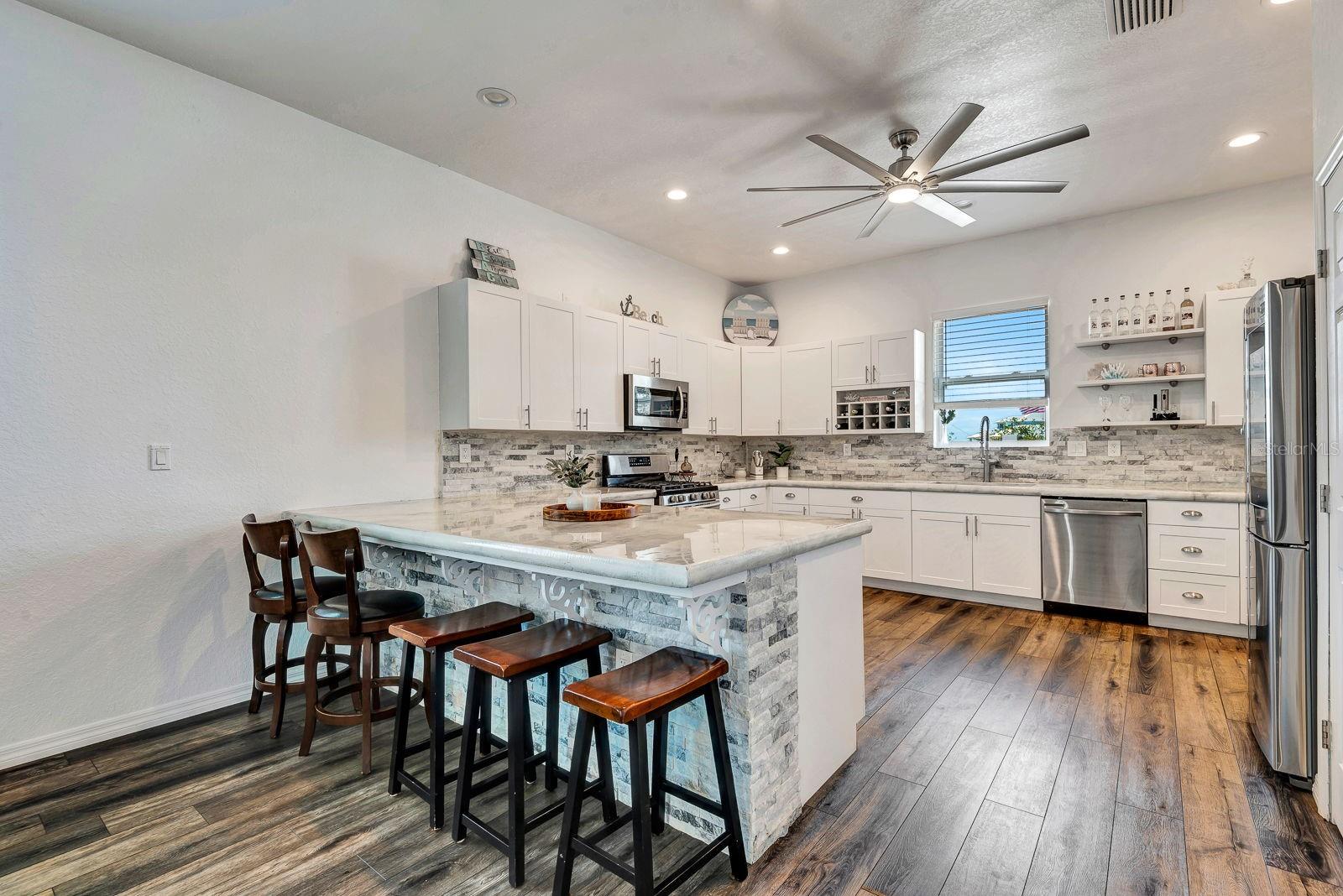 Image 4 of 33 For 217 22nd Street Court Ne