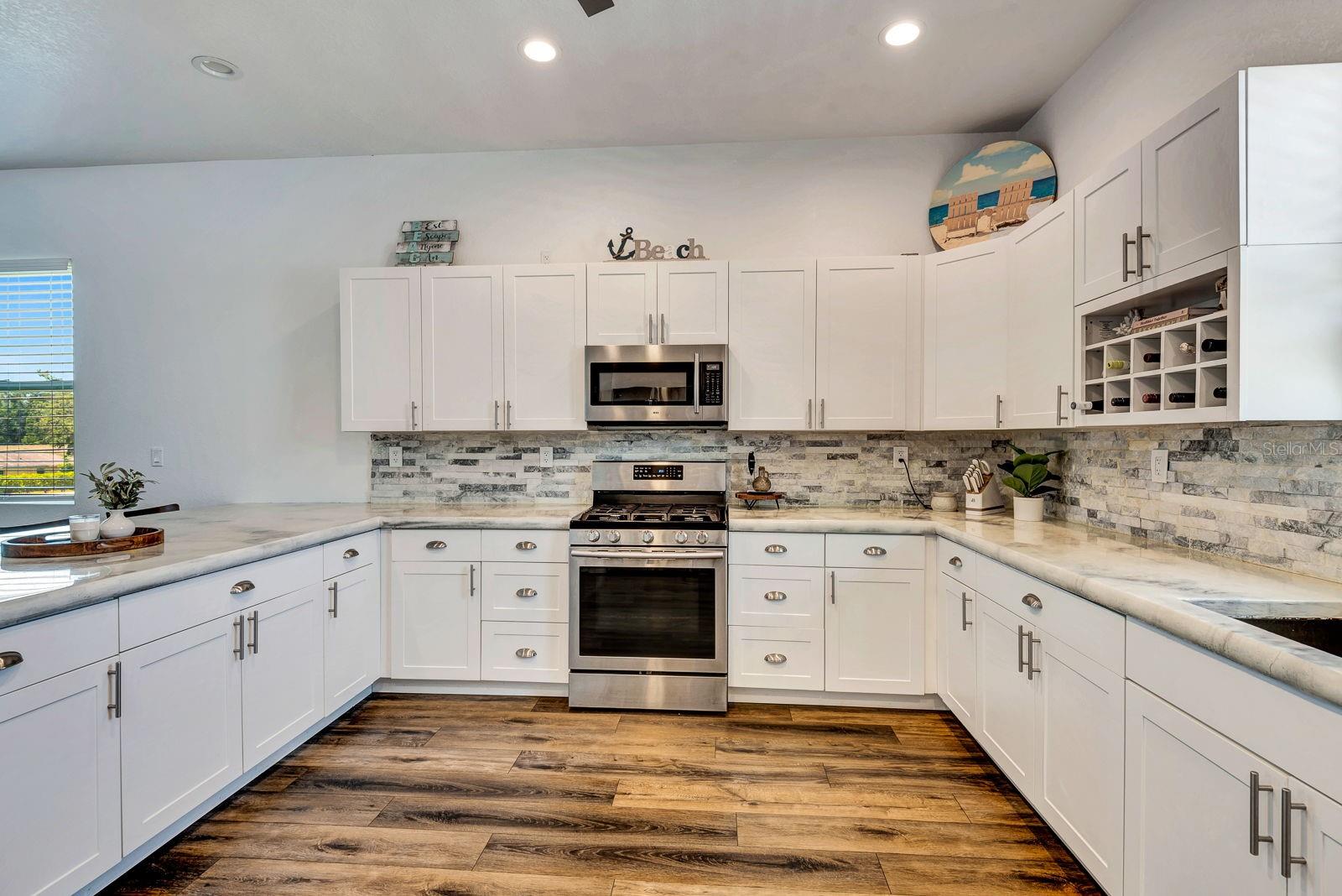 Image 5 of 33 For 217 22nd Street Court Ne