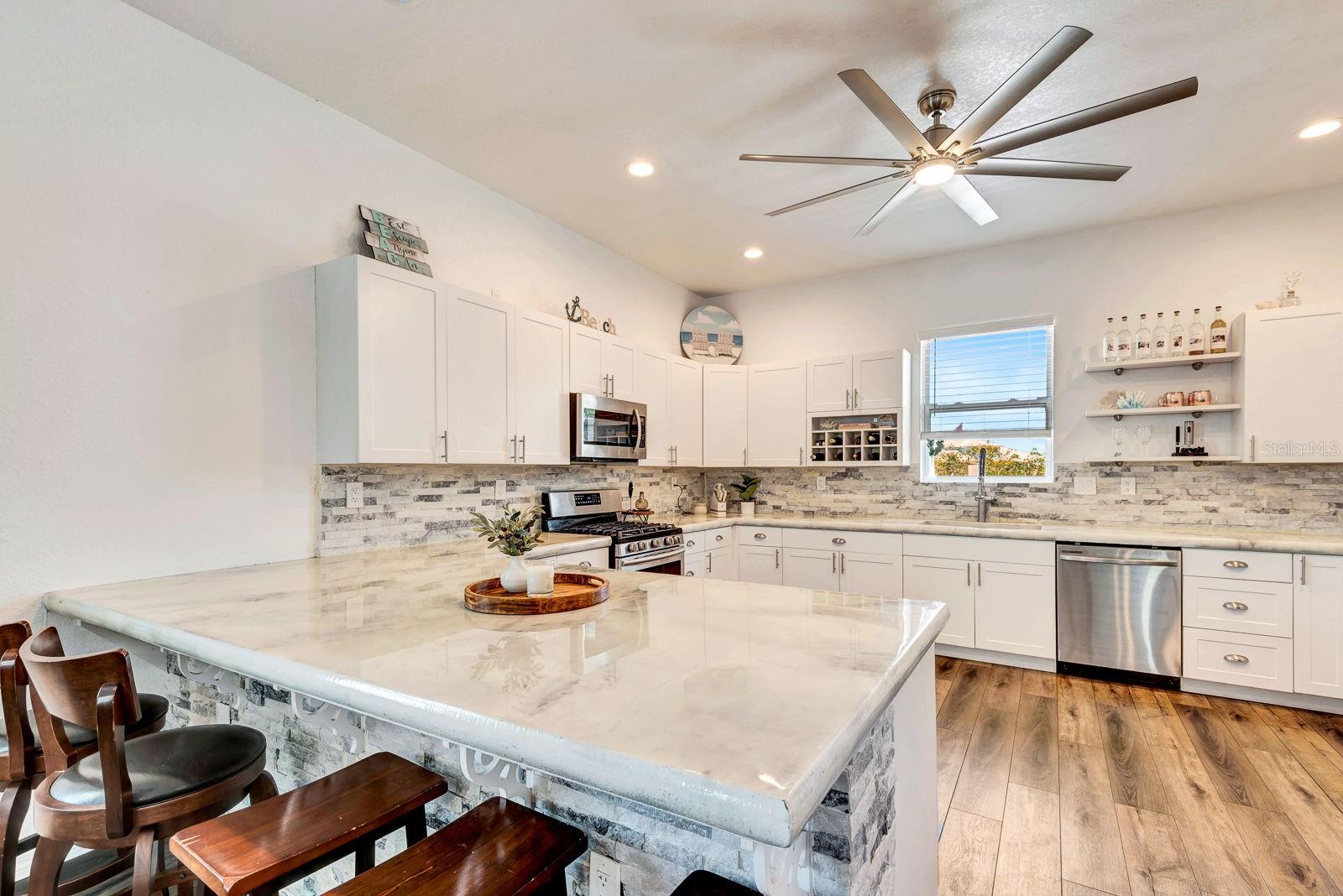 Image 6 of 33 For 217 22nd Street Court Ne