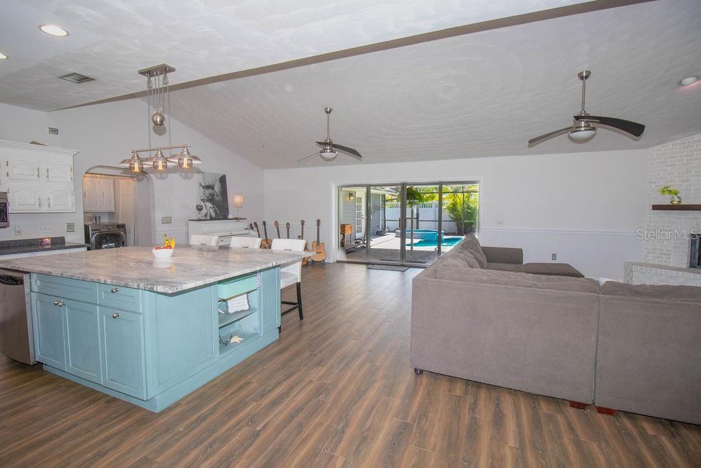 Image 17 of 68 For 1021 Estremadura Drive