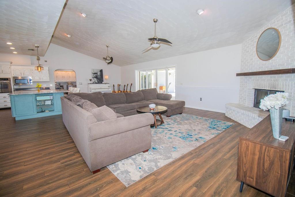 Image 21 of 68 For 1021 Estremadura Drive