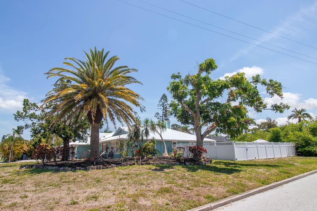 Image 37 of 68 For 1021 Estremadura Drive