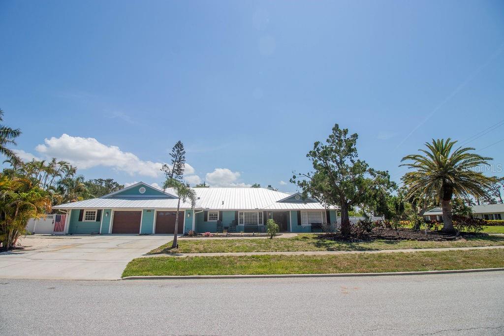 Image 4 of 68 For 1021 Estremadura Drive