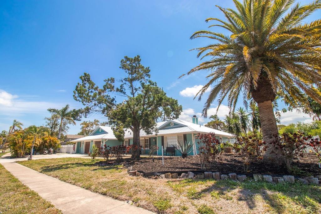 Image 7 of 68 For 1021 Estremadura Drive