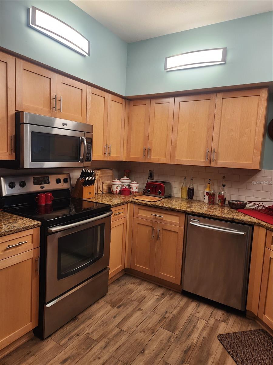 Image 6 of 27 For 6546 Fairway Gardens Drive 6546