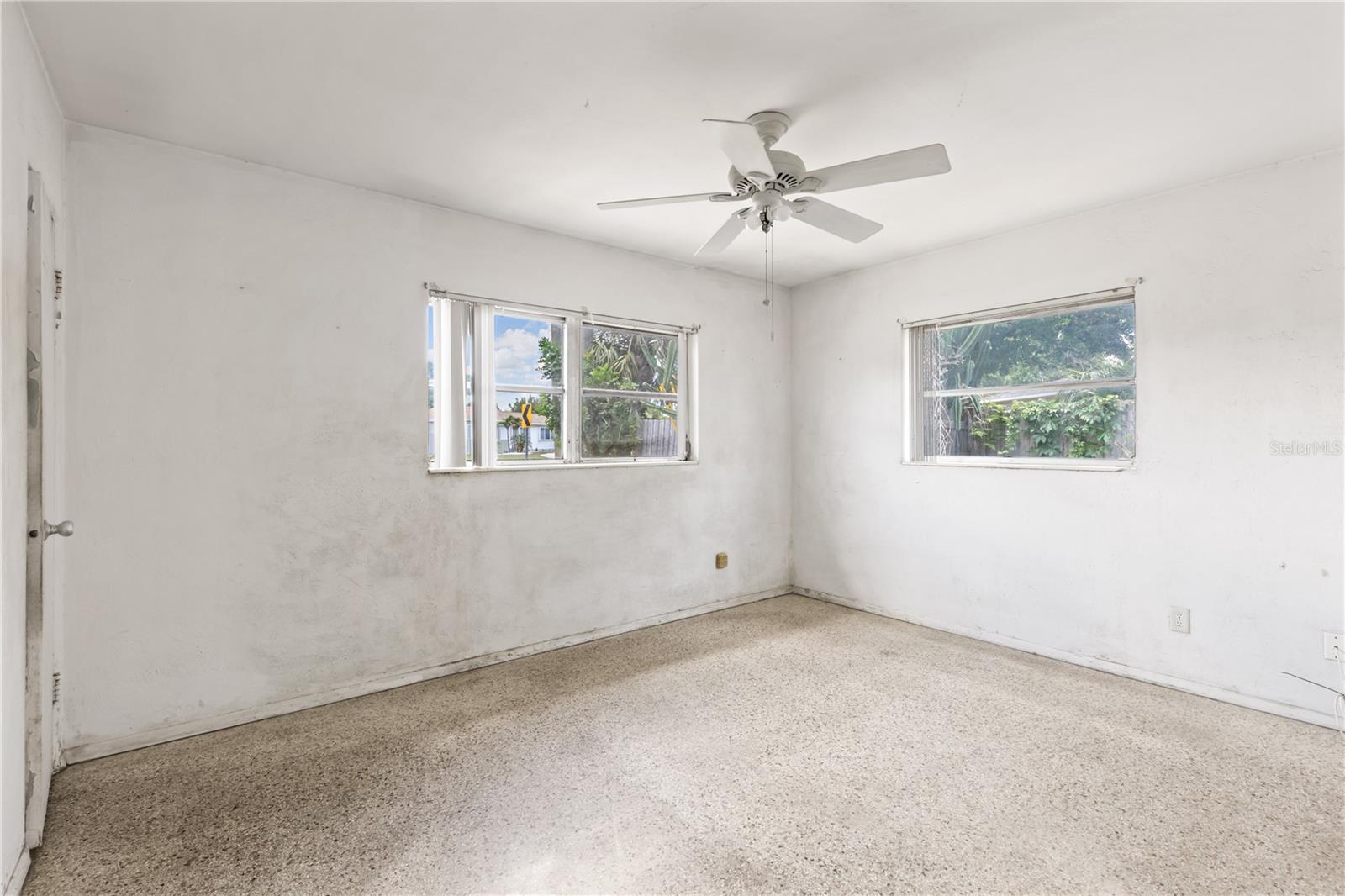 Image 13 of 33 For 5916 Gulfport Boulevard S